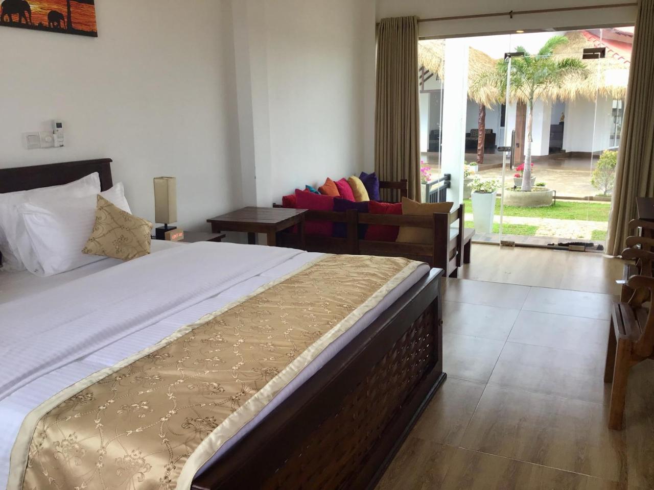 Avonil Resort Yala Tissamaharama Esterno foto